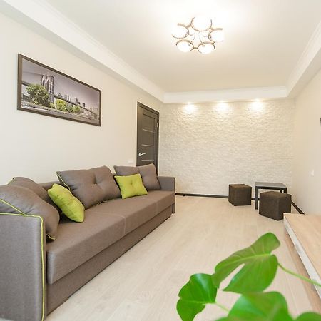 Artal Apartment On Iordanskaya 22 Kiev Eksteriør billede