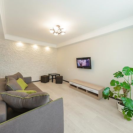 Artal Apartment On Iordanskaya 22 Kiev Eksteriør billede