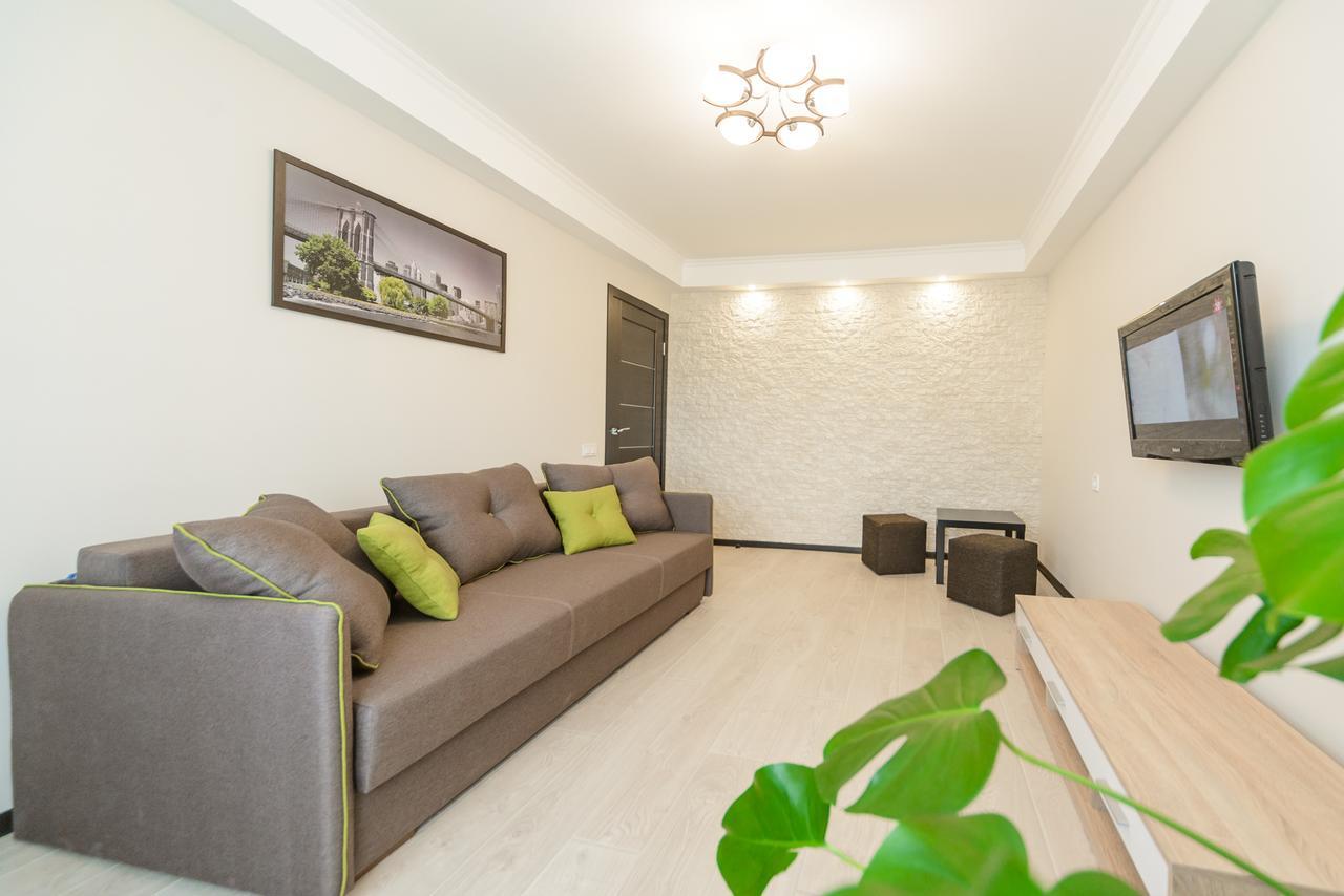 Artal Apartment On Iordanskaya 22 Kiev Eksteriør billede